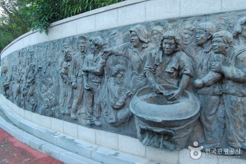 May 18th National Cemetery  (16/38)