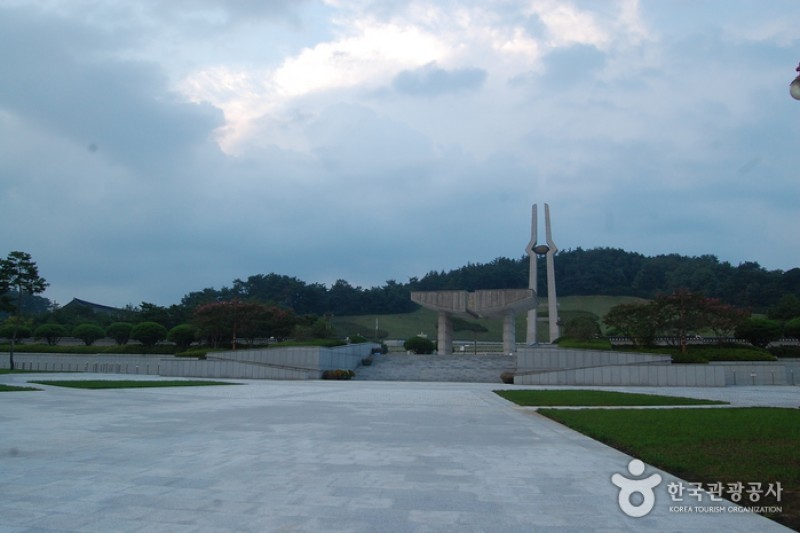 May 18th National Cemetery  (19/38)
