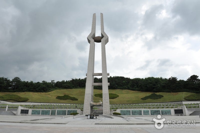 May 18th National Cemetery  (29/38)