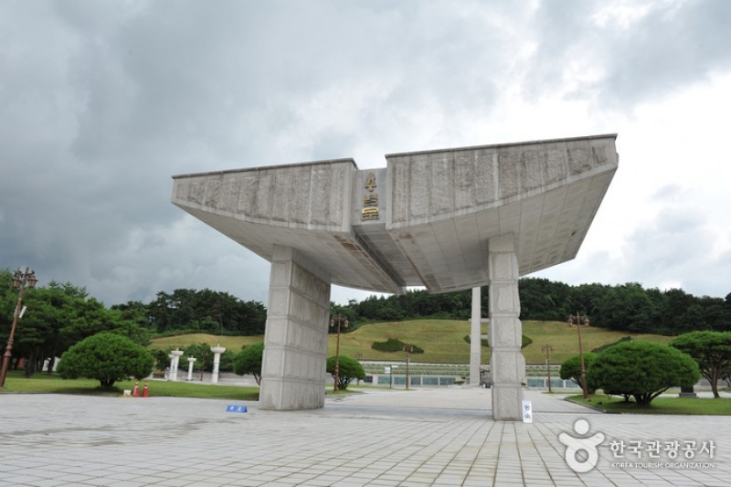 May 18th National Cemetery  (32/38)