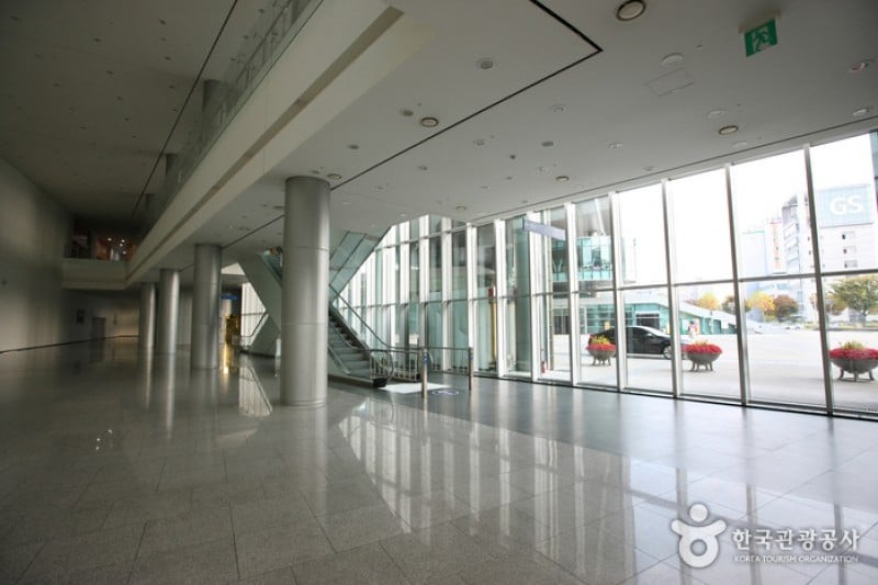 Kimdaejung Convention Center  (13/31)