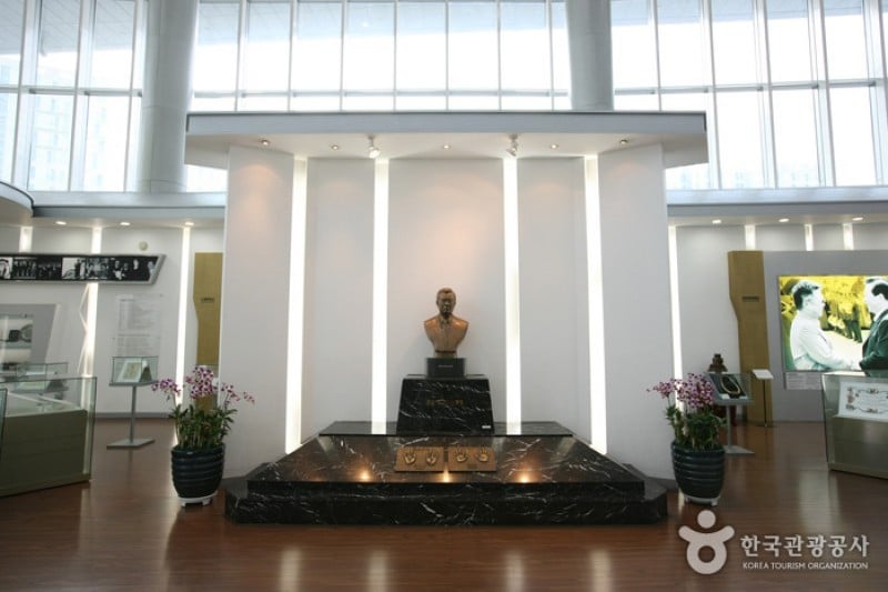 Kimdaejung Convention Center  (14/31)