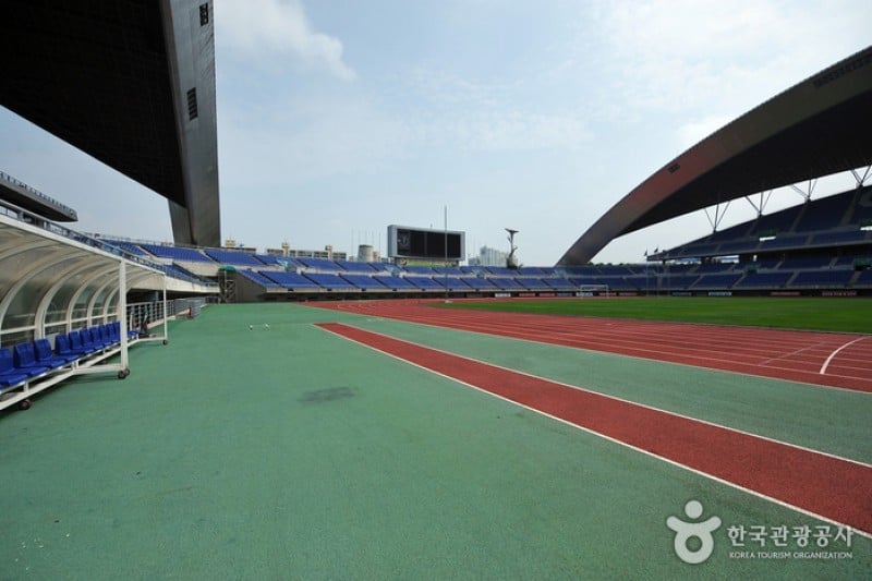 Gwangju World Cup Stadium  (2/4)