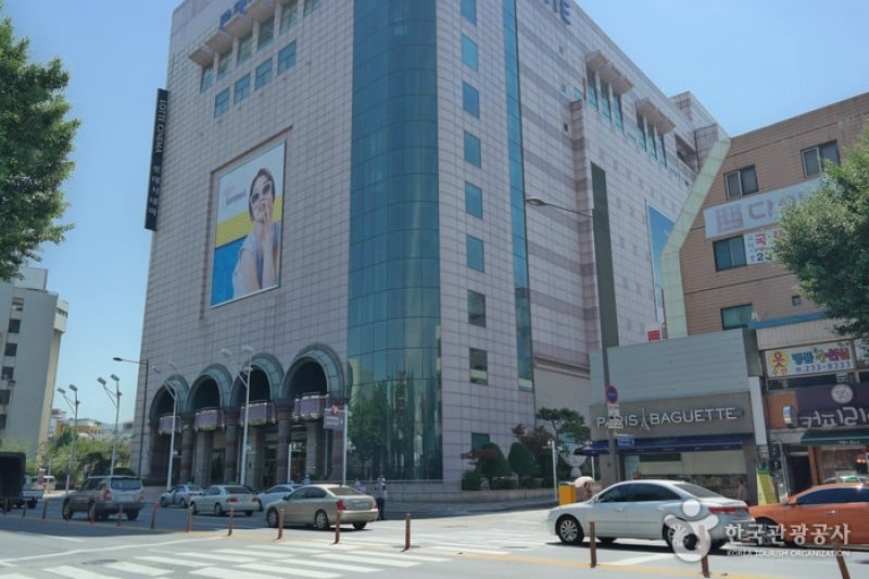 Lotte Department Store - Gwangju Branch  (1/4)
