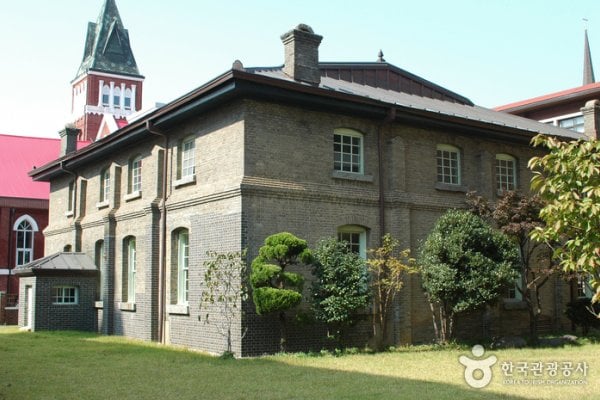 Owen Memorial Hall