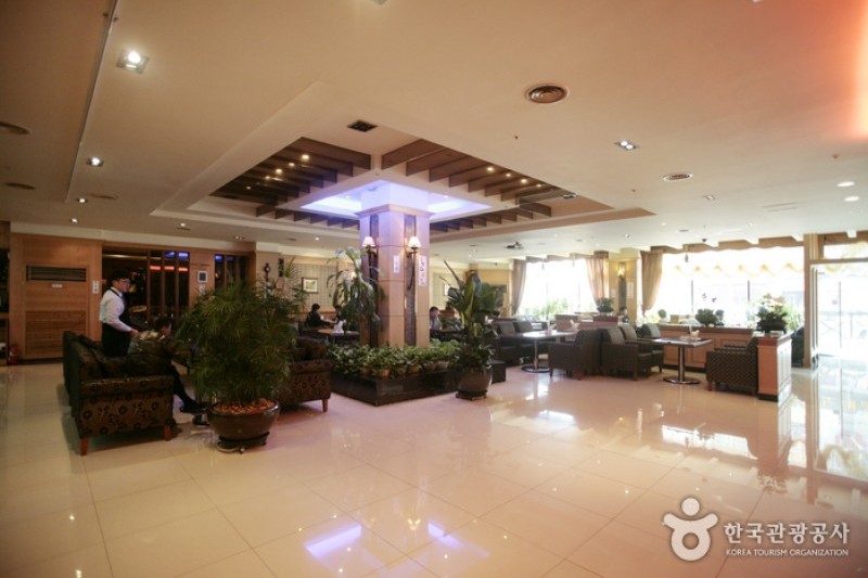 Tourist Hotel Masters  (8/28)