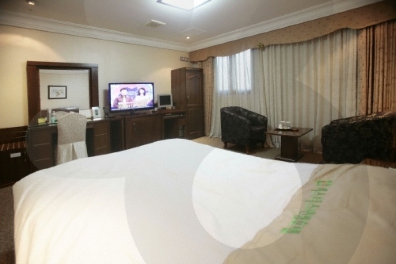 Tourist Hotel Masters  (11/28)