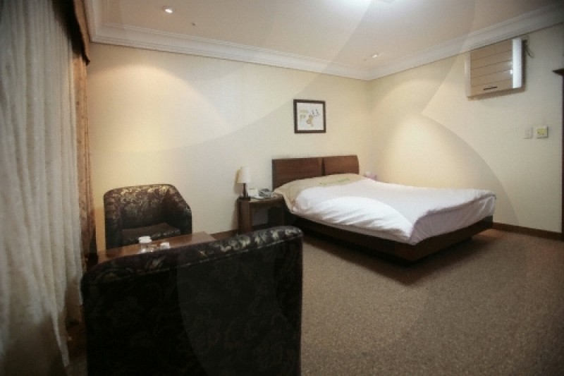 Tourist Hotel Masters  (12/28)