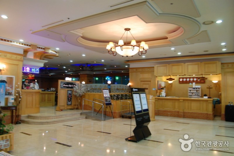Hotel Central  (5/18)