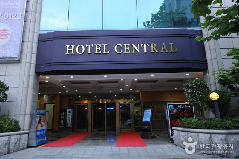 Hotel Central  (17/18)