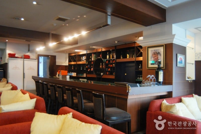 Hiddink Continental Tourist Hotel  (8/36)