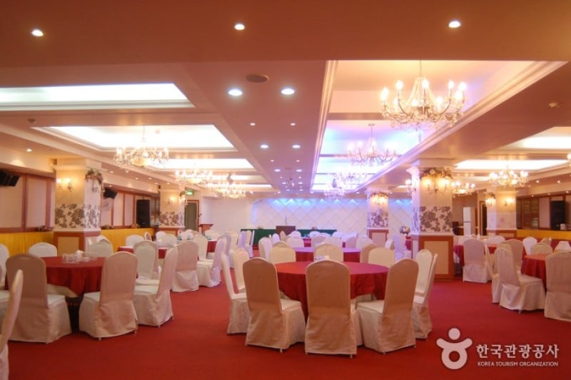 Hiddink Continental Tourist Hotel  (9/36)