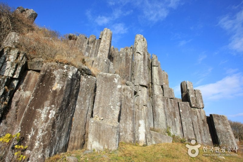 Jusangjeolli Cliff of Mudeungsan Mountain (무등산 주상절리대) (1/24)