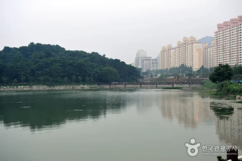 Pungam Reservoir (풍암저수지) (1/5)