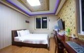 Banana Hotel - Goodstay 