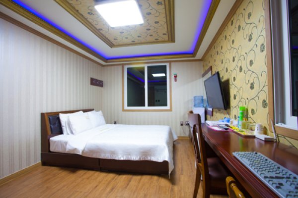 Banana Hotel