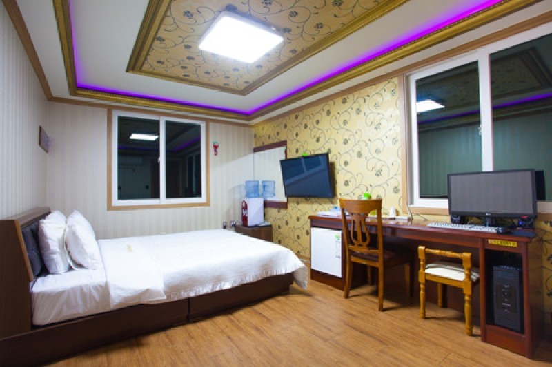 Banana Hotel - Goodstay  (2/41)