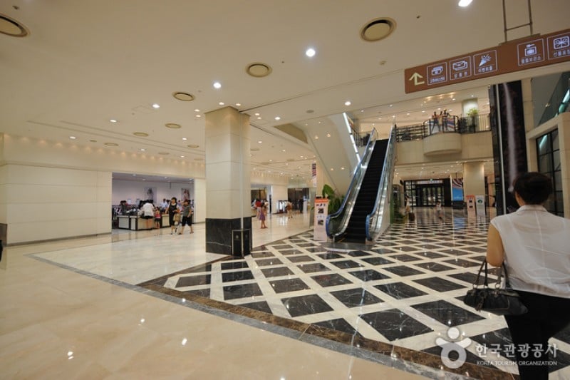 Shinsegae Department Store - Gwangju Branch  (2/6)