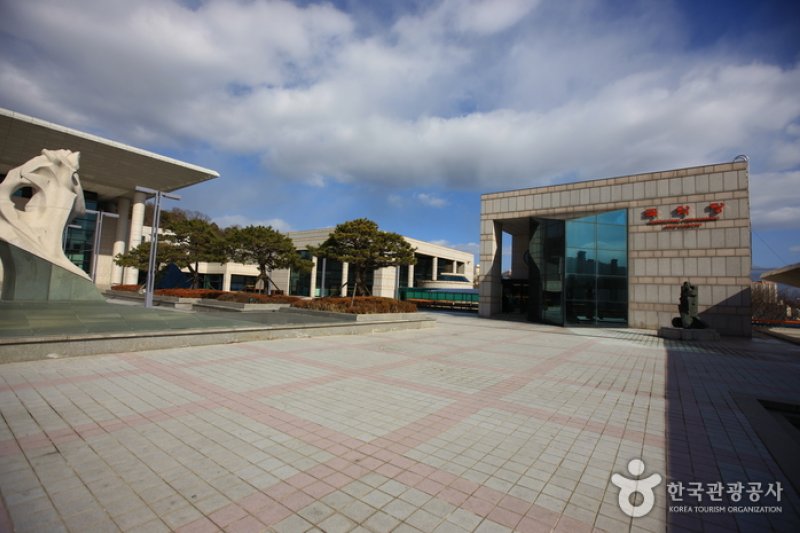 Gwangju Culture &amp; Art Center (광주문화예술회관) (4/4)