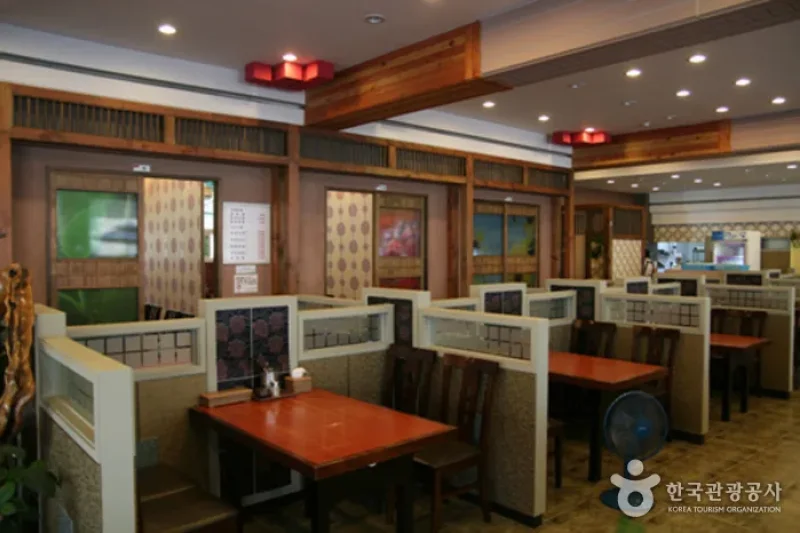 Jonggajip Seolleongtang  (4/14)