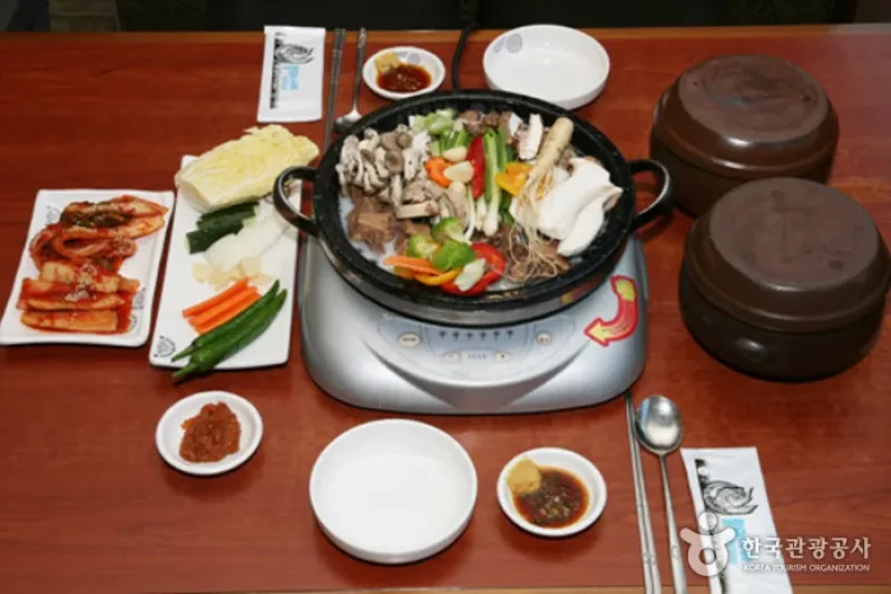 Jonggajip Seolleongtang  (8/14)