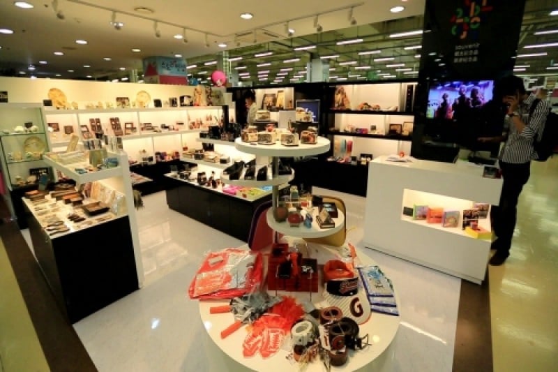 Home Plus Tourist Souvenir Shop  (2/5)