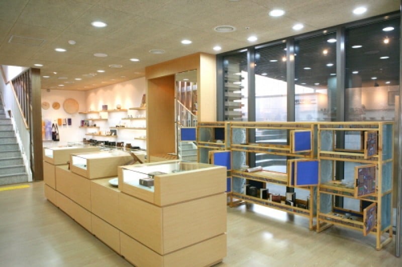 The shop at KOREA HOUSE  (6/6)
