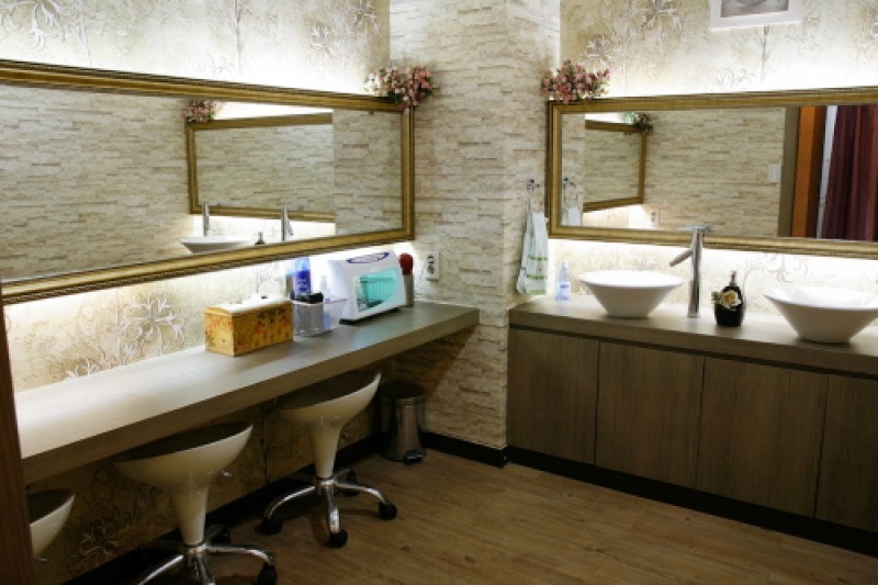 Bourhill Esthetic  (7/9)