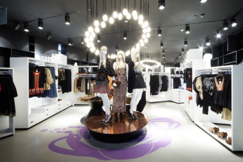 H&M - Myeongdong Branch No.1 (H&M - 명동1호점) (1/6)