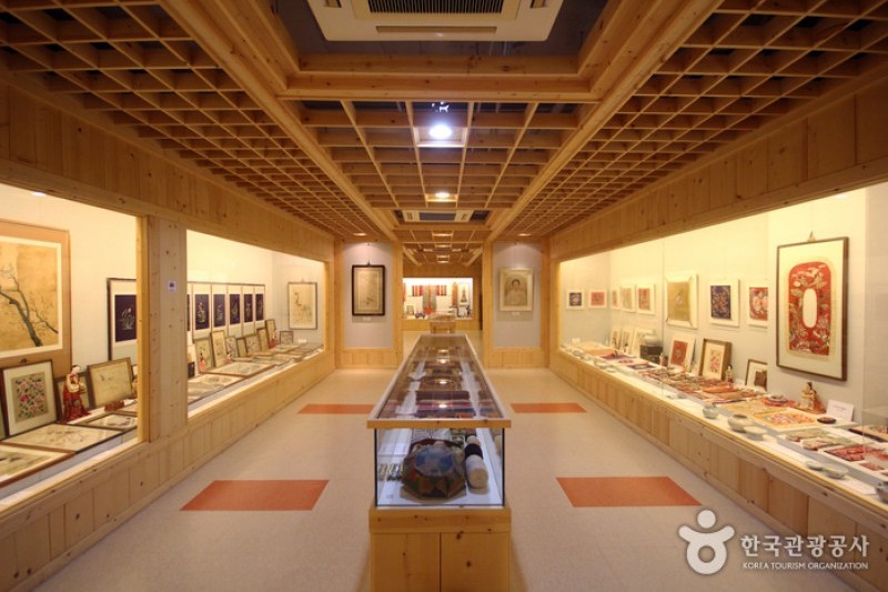 Museum of Oriental Embroidery  (2/8)