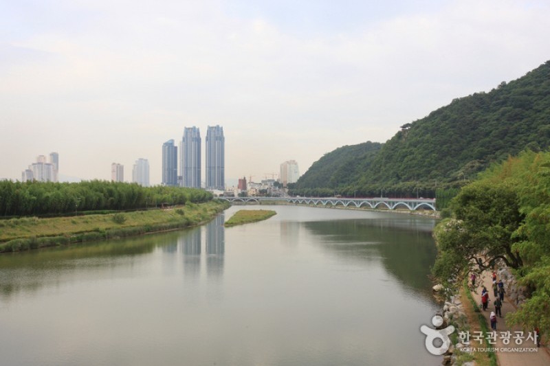 Taehwagang River  (1/21)