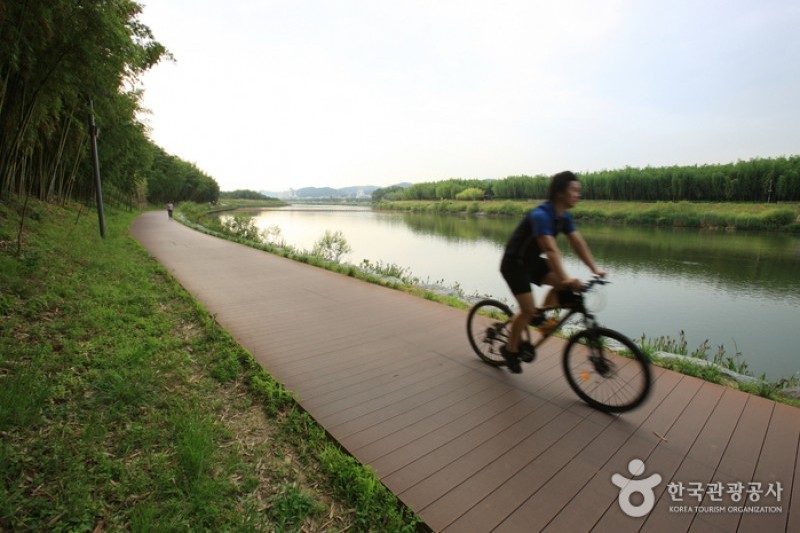 Taehwagang River  (9/21)