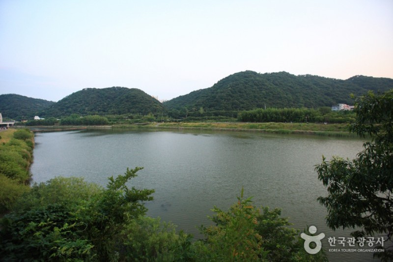 Taehwagang River  (14/21)