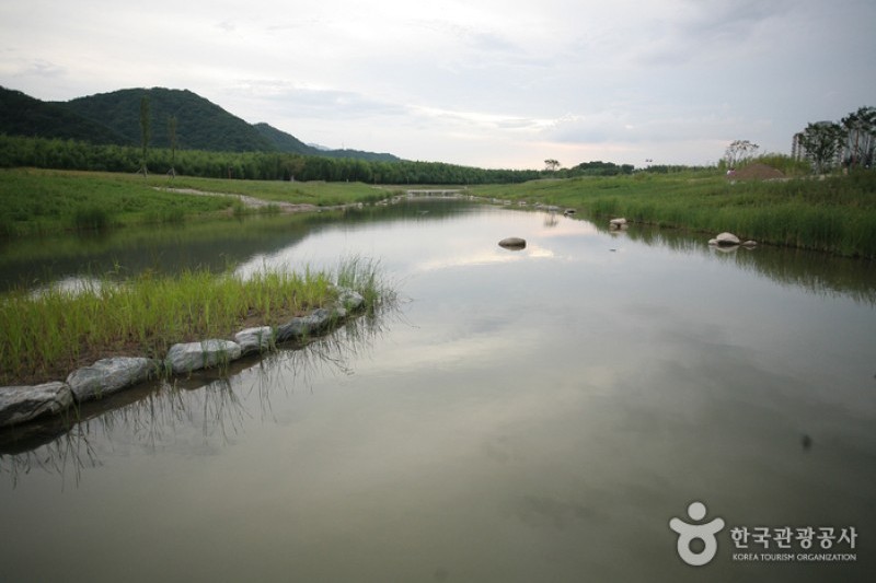Taehwagang River  (15/21)