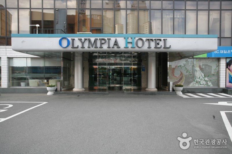 Olympia Hotel  (2/5)