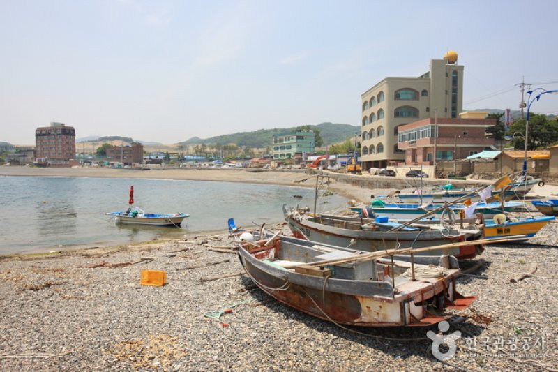 Shin-myung Jeong-ja Beach  (2/22)