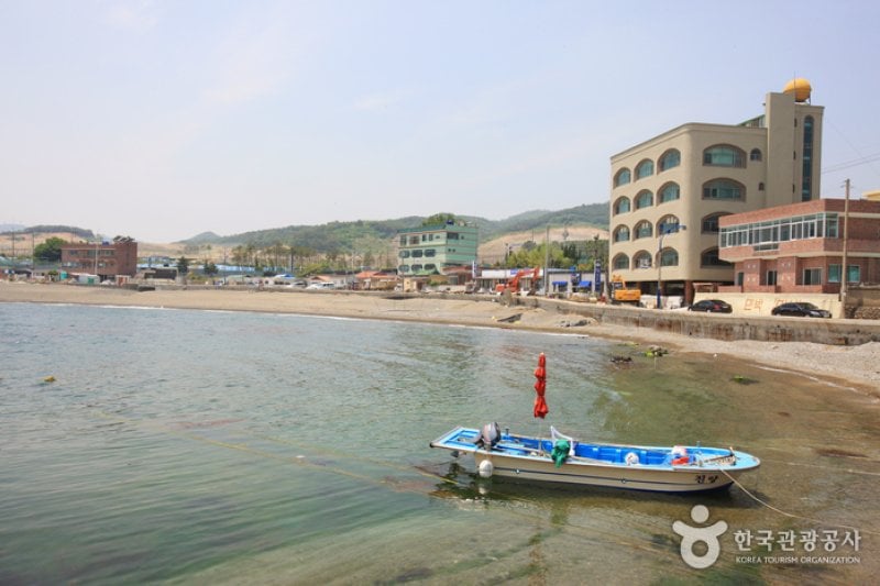 Shin-myung Jeong-ja Beach  (3/22)