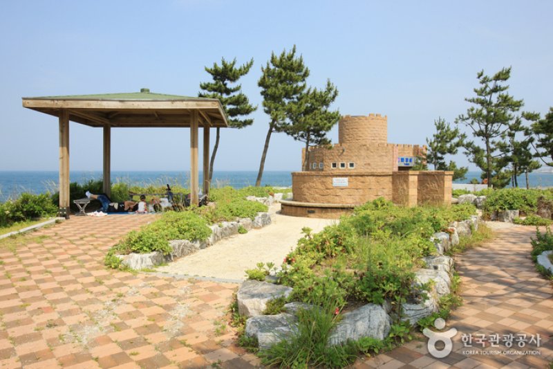 Shin-myung Jeong-ja Beach  (8/22)
