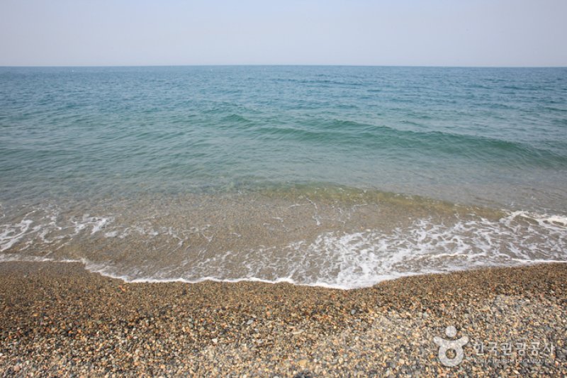 Shin-myung Jeong-ja Beach  (16/22)