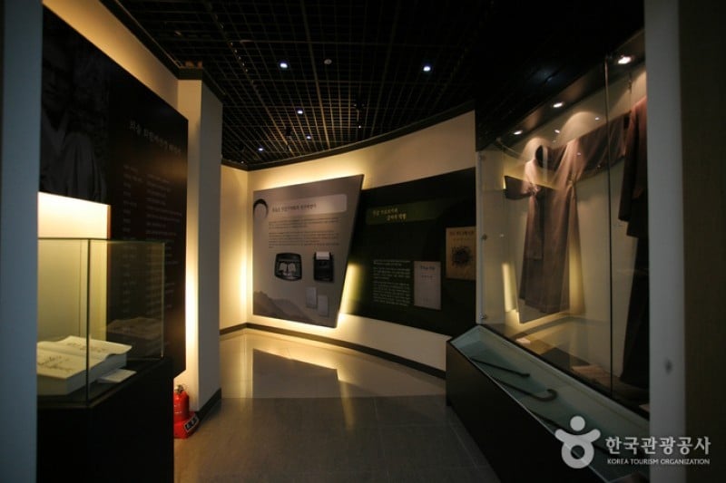 Birthplace of Oesol Choe Hyeon-bae and Memorial Hall  (3/6)