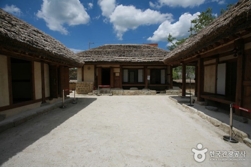Birthplace of Oesol Choe Hyeon-bae and Memorial Hall  (5/6)