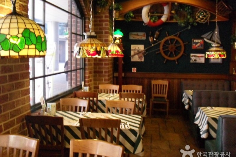Bennigan's - Seoul Station Branch  (2/8)