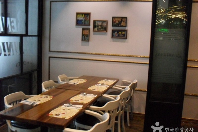 Bennigan's - Seoul Station Branch  (5/8)