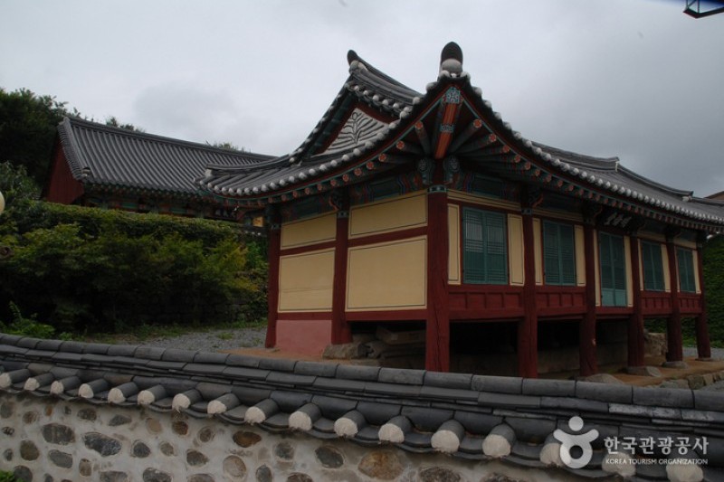 Jeonuihyanggyo Confucian School  (3/6)