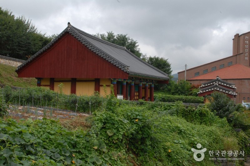 Jeonuihyanggyo Confucian School  (5/6)