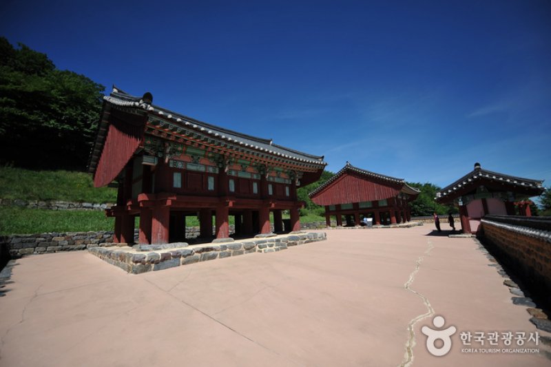 Jeoksangsan National Archives Site (적상산사고지) (4/6)