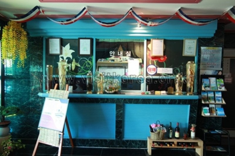 V Spa Motel - Goodstay  (1/15)
