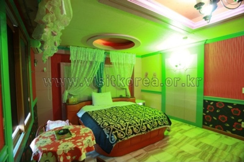 V Spa Motel - Goodstay  (6/15)