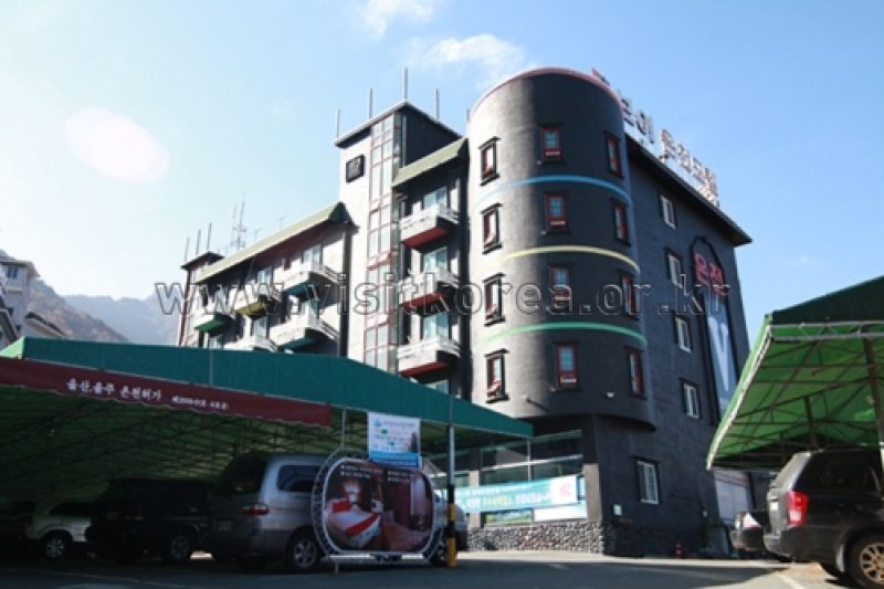 V Spa Motel - Goodstay  (9/15)