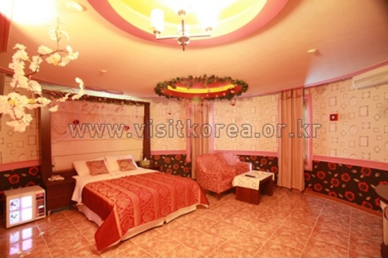 V Spa Motel - Goodstay  (11/15)